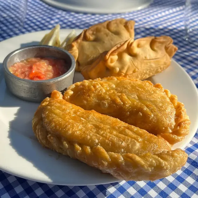 Empanada de carne cortada a cuchillo